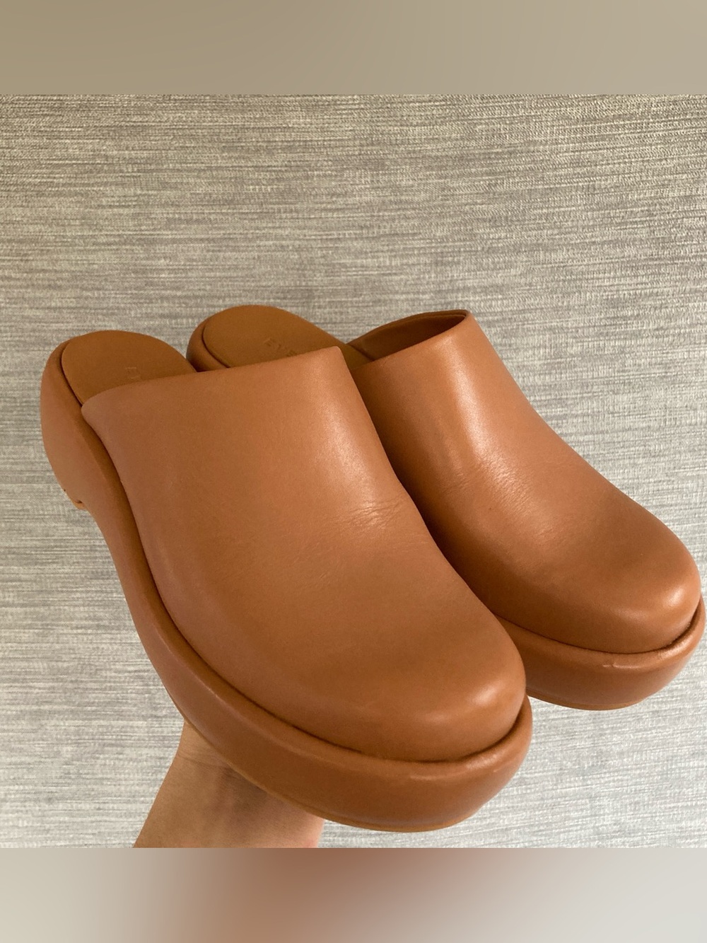 Everlane Puffa Clogs Leather Tan Brown